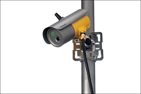 Gas detector listens for leaks